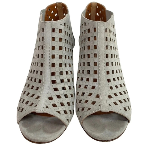 Aquatalia Shari Laser Cut Booties Women Size 9 Light Grey Leather Suede Heel EUC - Picture 3 of 13